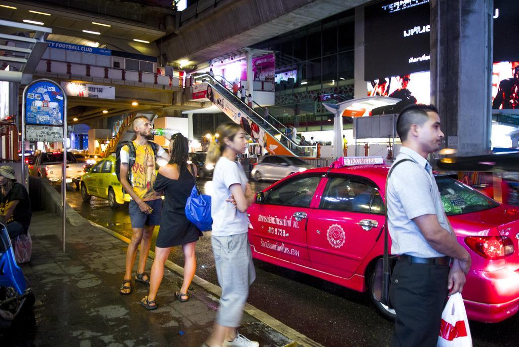 Hostel 8 Sukhumvit Soi 8 בנגקוק מראה חיצוני תמונה