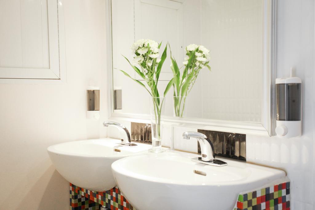 Hostel 8 Sukhumvit Soi 8 בנגקוק מראה חיצוני תמונה