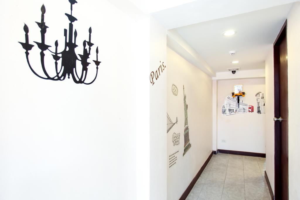 Hostel 8 Sukhumvit Soi 8 בנגקוק מראה חיצוני תמונה